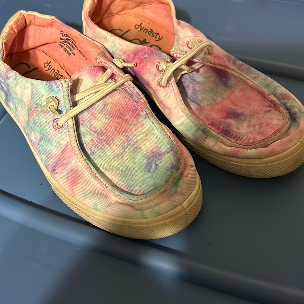 Dynasty Classics shoes (like hey dudes)